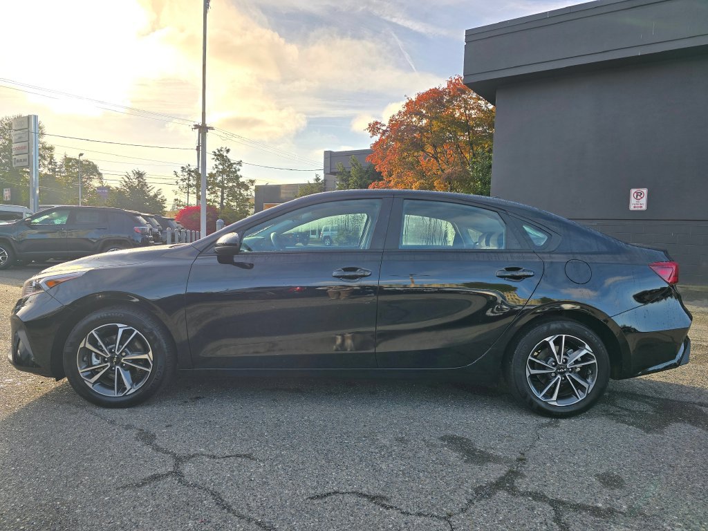 Used 2022 Kia Forte LXS FWD image 4