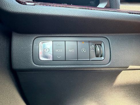 Used 2024 Chevrolet Traverse Z71 w/ Enhanced Driving Package AWD/4WD image 28