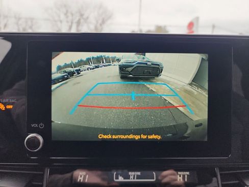 Used 2025 Toyota Sienna LE image 17