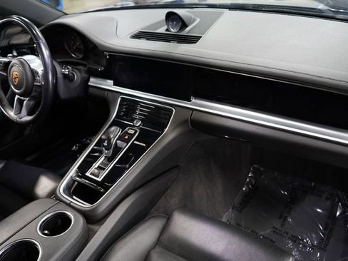 Used 2018 Porsche Panamera RWD image 32