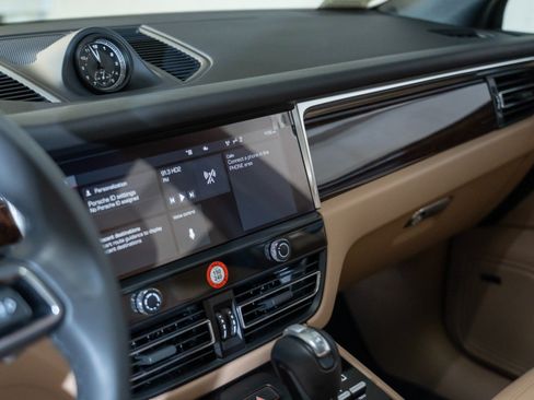 Certified 2026 Porsche Macan AWD/4WD image 21