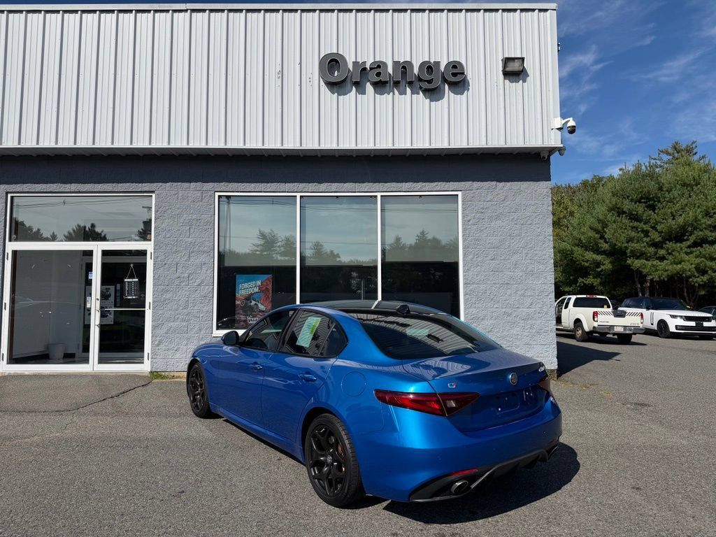 Used 2018 Alfa Romeo Giulia Ti Sport w/ Quick Order Package 22S Sport AWD/4WD image 3