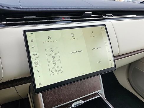 Used 2025 Land Rover Range Rover Long Wheelbase SE image 13