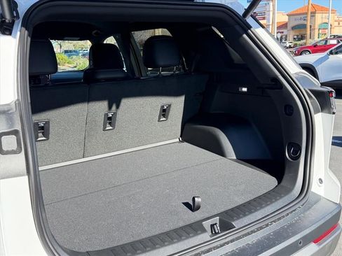 New 2026 Chevrolet Equinox LT w/ Convenience Package II FWD image 8