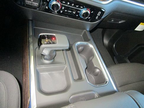 New 2026 GMC Sierra 1500 Elevation image 39