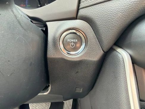Used 2025 Toyota RAV4 XLE AWD/4WD image 19
