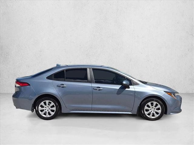 Used 2025 Toyota Corolla LE FWD image 4