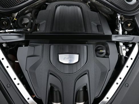 Used 2018 Porsche Panamera 4S image 27