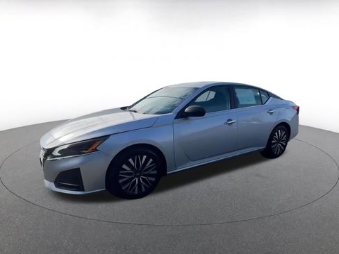 Used 2024 Nissan Altima 2.5 SV image 8