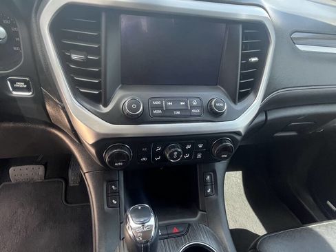 Used 2017 GMC Acadia SLT AWD/4WD image 18