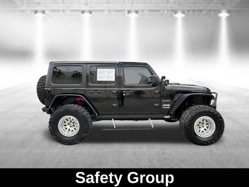 Used 2018 Jeep Wrangler Unlimited Sahara AWD/4WD image 7