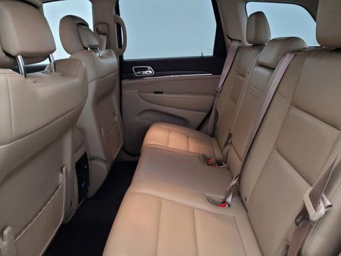 Used 2018 Jeep Grand Cherokee Limited AWD/4WD image 18
