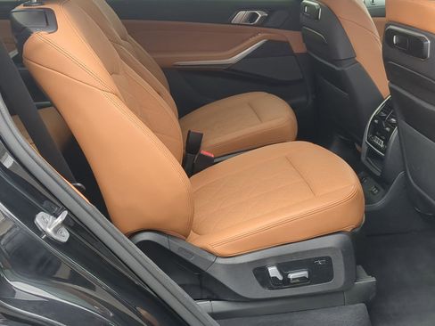 Used 2023 BMW X7 xDrive40i w/ Premium Package image 27