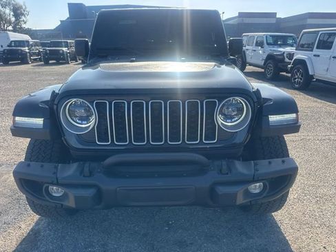 Used 2025 Jeep Wrangler Unlimited Sahara AWD/4WD image 2