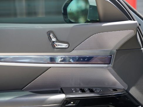 Used 2024 BMW i7 eDrive50 w/ M Sport Package RWD image 19