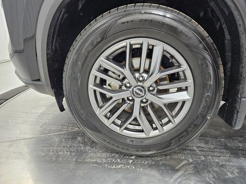 Used 2023 Nissan Rogue S AWD/4WD image 10
