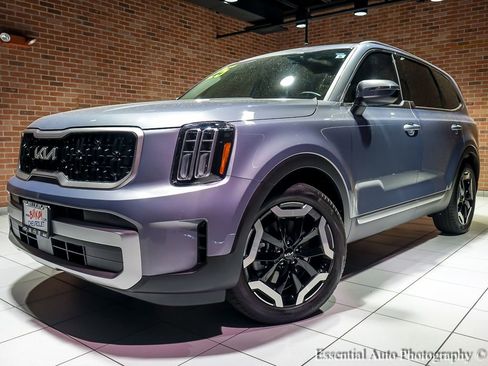 Used 2025 Kia Telluride EX w/ EX Captain's Chair Package AWD/4WD image 2