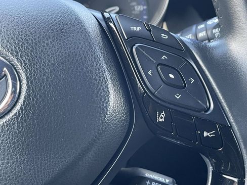 Used 2022 Toyota C-HR XLE FWD image 22