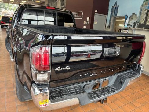 Used 2019 Toyota Tacoma SR5 image 5