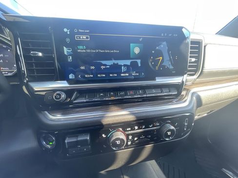Used 2022 Chevrolet Silverado 1500 RST AWD/4WD image 35