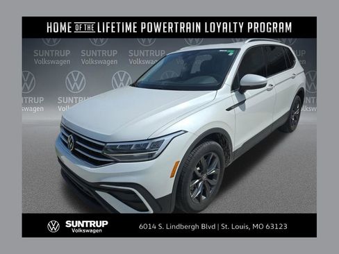 Used 2023 Volkswagen Tiguan SE w/ Panoramic Sunroof Package image 1