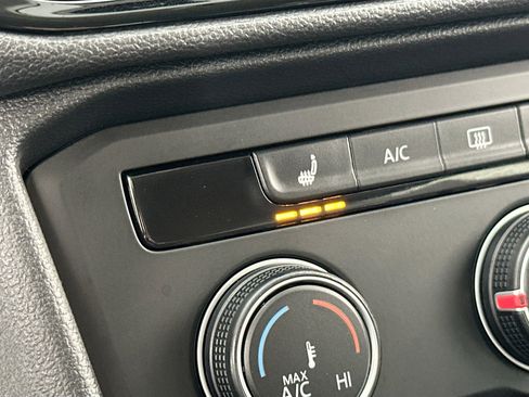 Used 2022 Volkswagen Taos SE image 19