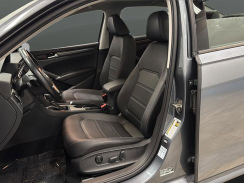 Used 2020 Volkswagen Passat 2.0T R-Line image 9