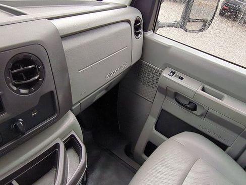 Used 2023 Ford E-350 and Econoline 350 Super Duty w/ Power Windows & Locks Group image 17