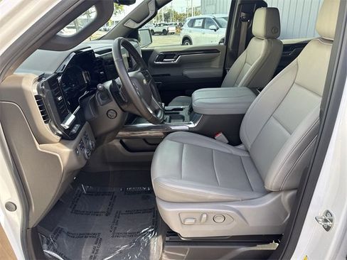 Used 2024 Chevrolet Silverado 1500 LTZ w/ LTZ Premium Package image 16