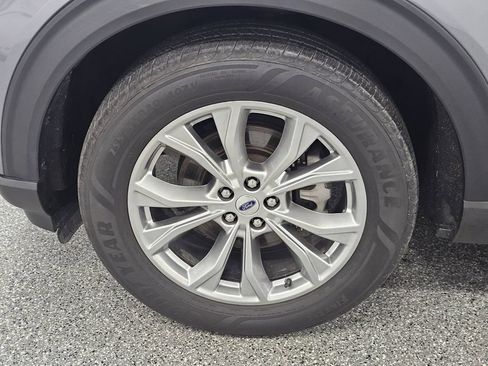 Used 2023 Ford Explorer XLT w/ Equipment Group 202A AWD/4WD image 8