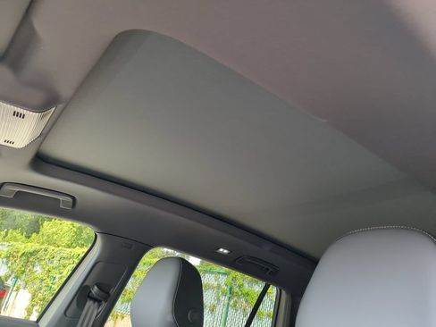 Certified 2026 Volkswagen Tiguan SE R-Line FWD image 21