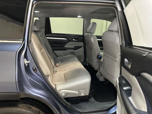 Used 2015 Toyota Highlander XLE image 36