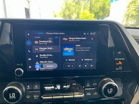 Used 2025 Toyota Highlander LE FWD image 20