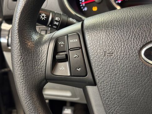 Used 2011 Kia Sorento LX image 30