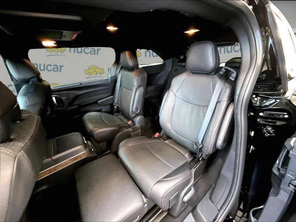 New 2026 Toyota Sienna Platinum AWD/4WD image 15