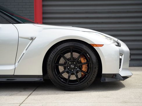 Used 2023 Nissan GT-R Premium w/ Floor Mat Package AWD/4WD image 11