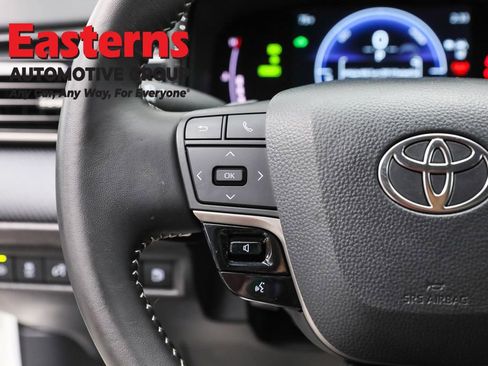 Used 2025 Toyota Camry SE FWD image 15