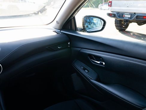 Used 2023 Nissan Sentra SV image 10