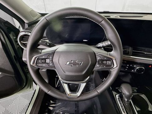 Used 2025 Chevrolet Trax ACTIV FWD image 18