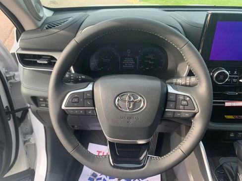 New 2026 Toyota Highlander Limited AWD/4WD image 15