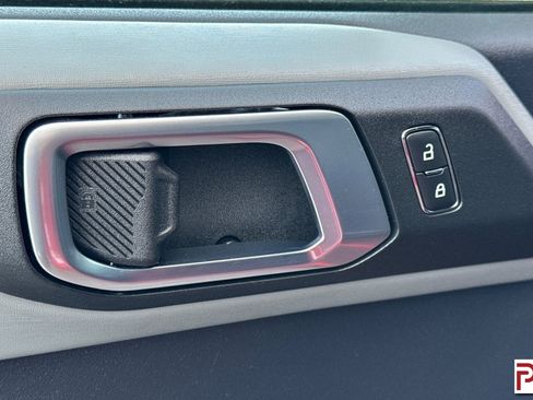 Used 2023 Ford Bronco Badlands image 13