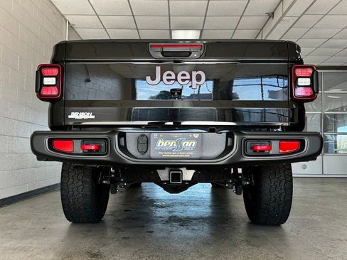Used 2023 Jeep Gladiator Rubicon w/ LED Lighting Group AWD/4WD image 5