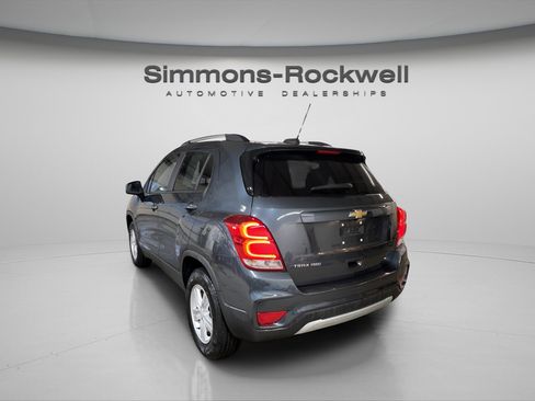 Used 2021 Chevrolet Trax LT w/ LT Convenience Package image 7