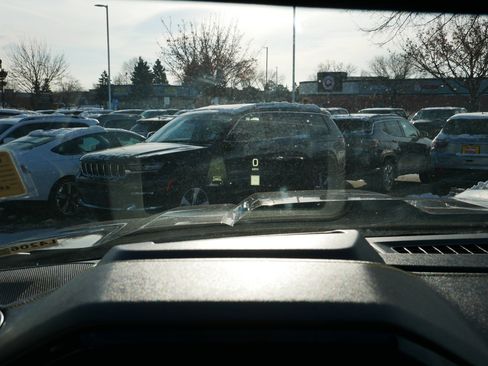 Used 2022 Chevrolet Silverado 1500 ZR2 w/ Technology Package image 28