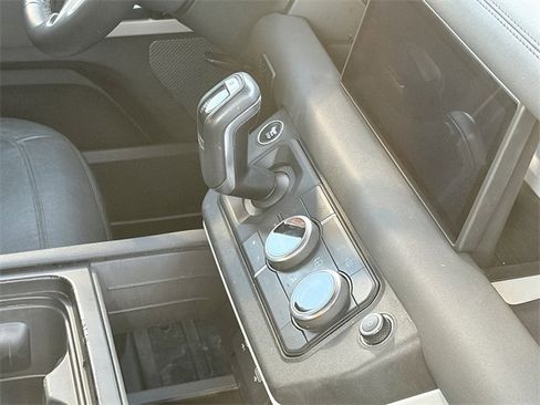 Used 2023 Land Rover Defender 110 SE image 10