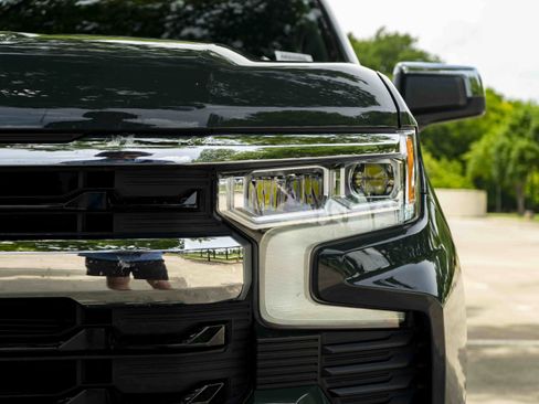 Used 2025 Chevrolet Silverado 1500 LT AWD/4WD image 11