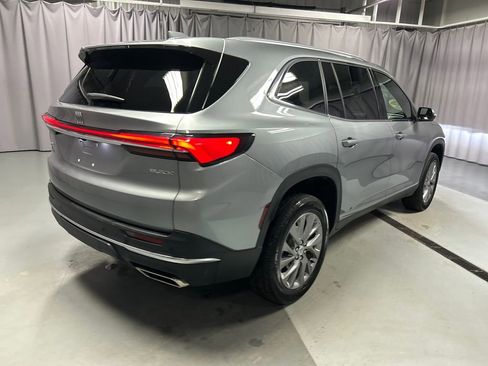 Used 2025 Buick Enclave Preferred image 7