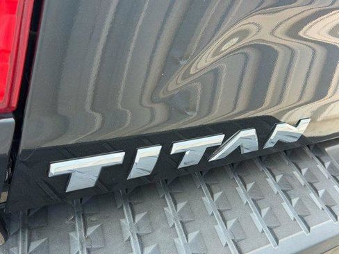 Used 2021 Nissan Titan SV w/ SV Convenience Package image 7
