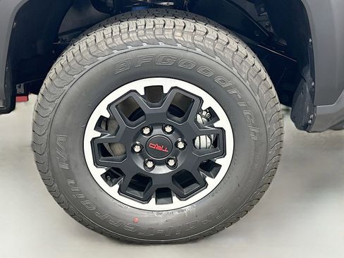 New 2025 Toyota Tacoma TRD Off-Road image 9