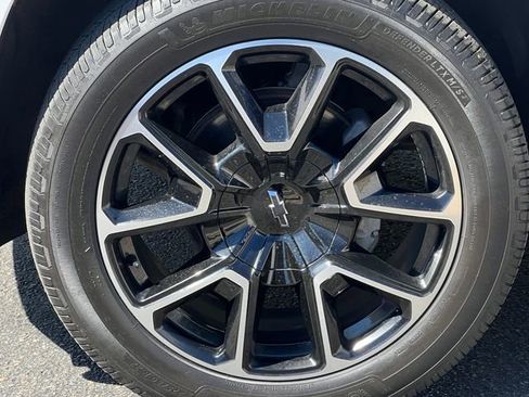 Used 2022 Chevrolet Tahoe RST AWD/4WD image 9